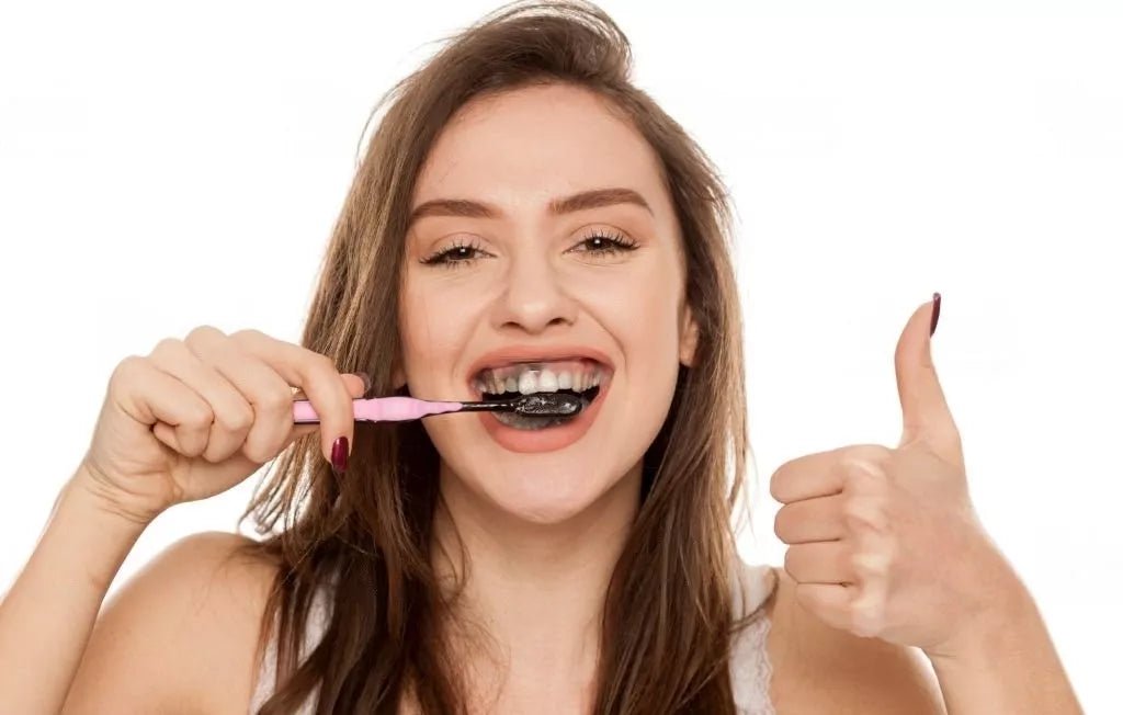 Poudre Blanchissante au charbon pour les dents